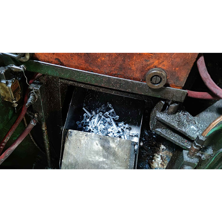 Kakšna je razlika med kastingom cinka in aluminijastim kastingom?